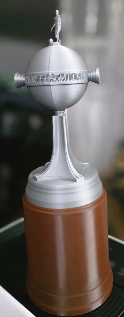 Copa Libertadores Impresa en 3D – Escala 1:2 (60 cm) | Réplica Decorativa